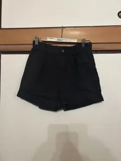 黒の短パン