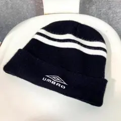 UMBRO　ビーニー　ニットキャップ　ネイビー　ロゴ刺繍　帽子　シンプル