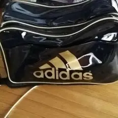 アディダスエナメルバック