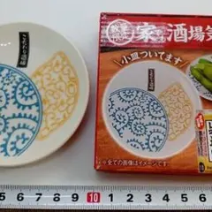 青と黄色の模様の小皿
