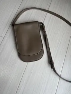 スリーコインズ スマホショルダーのサムネイル