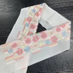 ☆新品未使用☆振袖・成人式・結婚式・卒業袴　白系矢絣花模様刺繍入り半衿　半襟