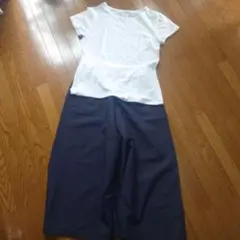白Tシャツ　ネイビースカーチョ