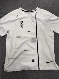 NIKE ホワイト Tシャツ グラフィックデザイン