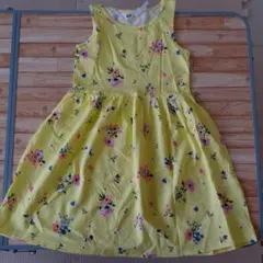 ☆新品＆未使用＆タグ付き「H&M」キッズ　女の子　花柄ワンピース　122☆