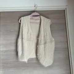 アイボリー ノースリーブ ニットベスト