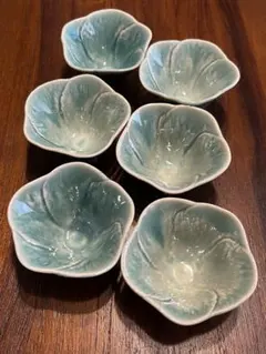 ターコイズブルー 花型小鉢 6個セット 豆鉢のサムネイル