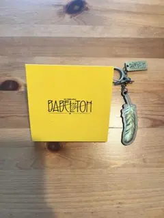 Mr. GREEN APPLE BABEL no TOH 羽根型キーホルダー