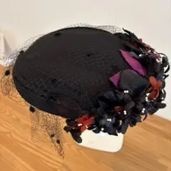ハンドメイド・アンティークスタイル黒、花飾り付き帽子 ネット付き