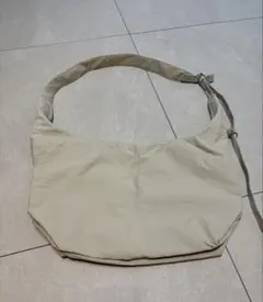 GU コクーンショルダーバッグ　オフホワイト