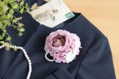 モーブピンクのラナンキュラスのコサージュ　コサージュ　ピンク　花