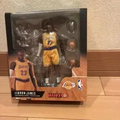 MAFEX No.127 LeBron James レブロン・ジェームズ - メルカリ