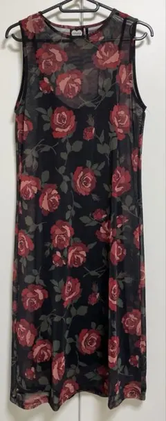 【美品】黒地に赤いバラの花柄 ノースリーブロングワンピース