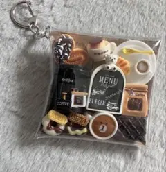 ❤️ガチャ詰めポーチ【くまさん看板　コーヒーショップ（ホワイト×ブラウン系）】