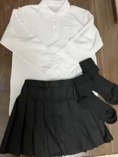 ホワイトポロシャツ・ブラックスカート・靴下セット