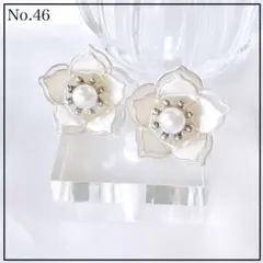 46.上品きれいめパールホワイト(シルバー)花ピアス/イヤリング 結婚式 白色