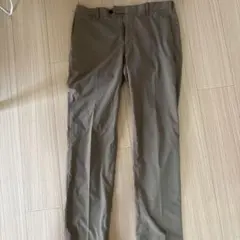 UNIQLOカーキ スラックス Mサイズ、カジュアル81番
