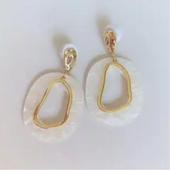 ピアス ホワイトシェル　ゴールド