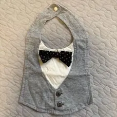 ベスト風スタイ 蝶ネクタイ付き