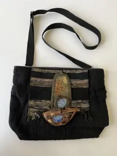 ◆裂き織り布×革 リメイク 斜め掛けポシェット USED 黒 古布山葡萄飾り◆