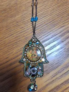 ハムサ形ネックレス ビーズ装飾