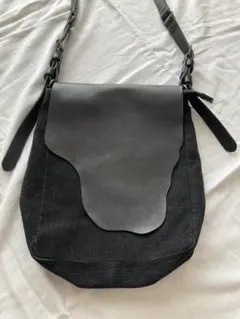 art berg ◾️アシンメトリックフラップ 黒 ショルダーバッグななめがけ