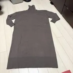 アメリカンホリックのくすみパープルの伸縮性あるタートルニットロングワンピース