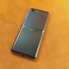Galaxy Z Flip 1 限定ゴールド SIMフリー 海外版 美品 中古】Galaxy Z Flip 1 限定ゴールド SIMフリー 海外版 - メルカリ