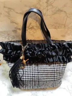 フリル付きチェック柄ハンドバッグ