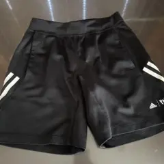 adidas ハーフパンツ黒　140