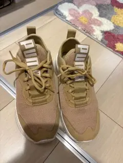PUMA スニーカー　ベージュ