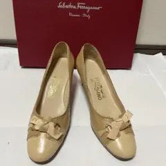 Salvatore Ferragamo ベージュ パンプス　フェラガモ