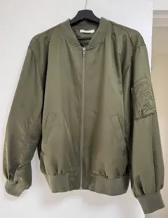 カーキ ブルゾン