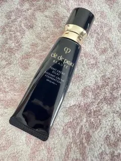 クレドポーボーテ タンクレームエクラn オークル10 SPF25 PA++