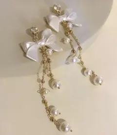 蝶パールチェーンピアスのサムネイル