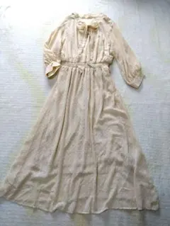 ロングワンピース シフォン ドット柄 ボウタイ ウエストゴム クリーム色