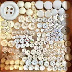 白　ホワイト系　ボタン（まとめ売り　大きさ色々155個）