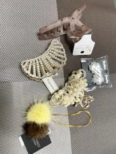 バタフライデザインヘアクリップとファー付きアンクレットセット