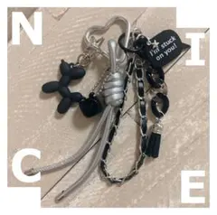 【新品】じゃらじゃらキーホルダー バッグチャーム パラコード 犬 y2k BK