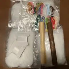 刺繍糸と透明糸、綿の手芸セット