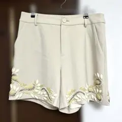 ダイアグラム　ホワイトクリームカラー　ビーズ付き　ショートパンツ