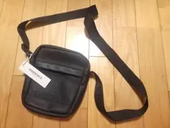 ESSENTIALS ブラック ショルダーバッグ ボディーバッグ