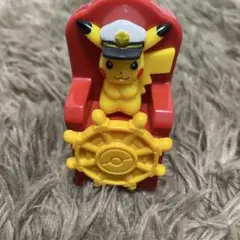 マクドナルド　ハッピーセット　ピカチュウ キャプテン帽フィギュア