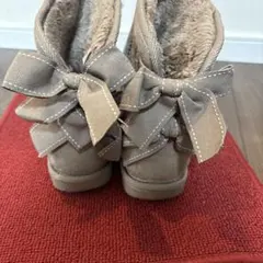 リボン付きベージュスエードムートンブーツ