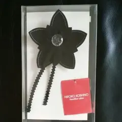 ブローチ　ファミリア