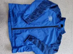 umbro 青ウィンドブレーカー　130ストライプ柄