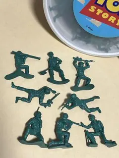 ディズニー トイ・ストーリー グリーンアーミーメン ソルジャー バケット ②