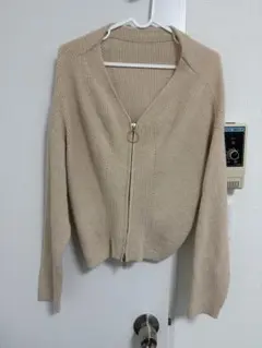 ADAM ET ROPÉ ベージュリブ編みセーター