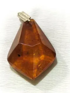 アンバーペンダントトップ　大型琥珀　アンティーク　化石入り