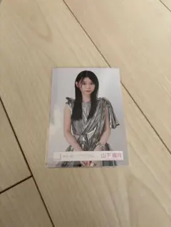 シ*ル様 山下瞳月　unhappy birthday構文　ジャケット写真衣装　チ